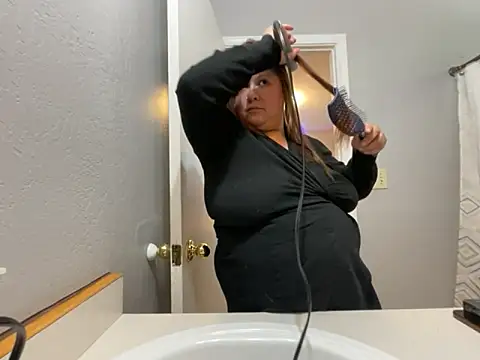 Snapshot of JizzyJazzunleashed chatting on 10.18.25 JizzyJazzunleashed online show from 10.18.25