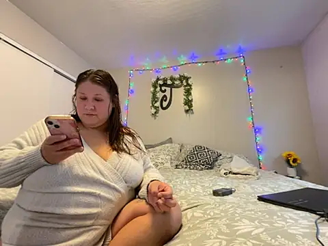 Snapshot of JizzyJazzunleashed chatting on 10.19.25 JizzyJazzunleashed online show from 10.19.25