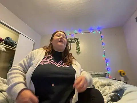 Snapshot of JizzyJazzunleashed chatting on 10.21.25 JizzyJazzunleashed online show from 10.21.25