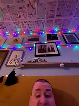 Snapshot of WriggleQuest chatting on 10.29.25 WriggleQuest online show from 10.29.25