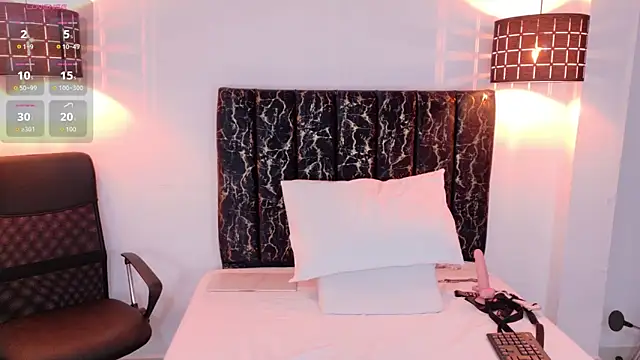 Snapshot of evvaa_moon69 chatting on 02.23.26 evvaa moon69 online show from 02.23.26