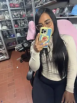 GiaDuque online show from 02.25.26