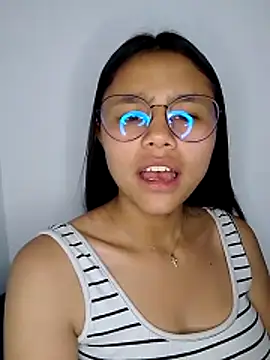 Snapshot of SofieLove_01 chatting on 02.05.26 SofieLove 01 online show from 02.05.26