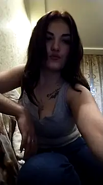 Snapshot of MieaHeldert chatting on 11.27.25 MieaHeldert online show from 11.27.25