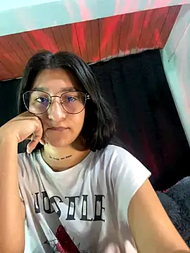 Snapshot of EVAH_LEE_ chatting on 10.23.25 EVAH LEE online show from 10.23.25