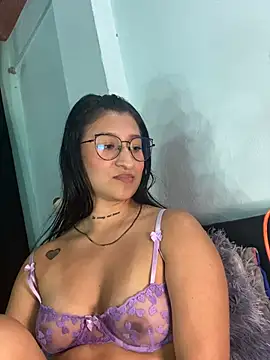 Snapshot of EVAH_LEE_ chatting on 04.23.26 EVAH LEE online show from 04.23.26