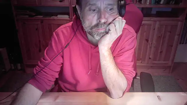 Snapshot of boy40bi chatting on 10.22.25 boy40bi online show from 10.22.25