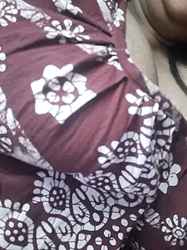 Snapshot of your-cute-baby chatting on 11.21.25 your-cute-baby online show from 11.21.25