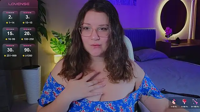 Snapshot of Edalyn_Af chatting on 09.14.25 Edalyn Af online show from 09.14.25