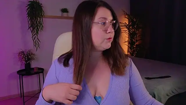 Snapshot of Edalyn_Af chatting on 09.18.25 Edalyn Af online show from 09.18.25