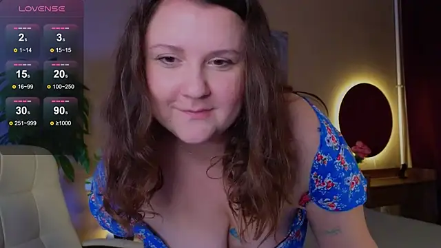 Snapshot of Edalyn_Af chatting on 10.04.25 Edalyn Af online show from 10.04.25