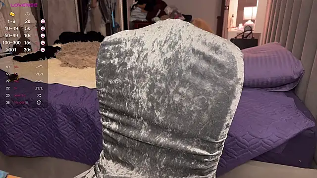 Snapshot of emily_is_here_ chatting on 11.28.25 emily is here online show from 11.28.25