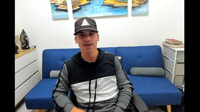 Snapshot of alex-golden chatting on 09.17.25 alex-golden online show from 09.17.25