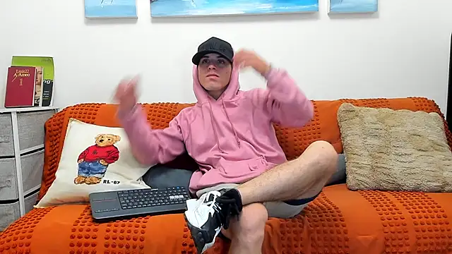 Snapshot of alex-golden chatting on 09.20.25 alex-golden online show from 09.20.25