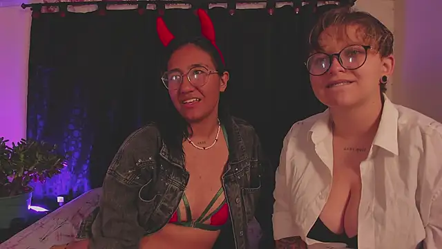 Snapshot of CrazyCakes_ chatting on 09.16.25 CrazyCakes  online show from 09.16.25