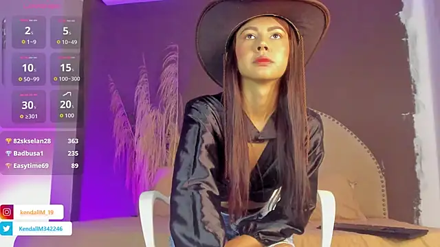 Snapshot of _Kendall_19 chatting on 11.08.25 Kendall 19 online show from 11.08.25