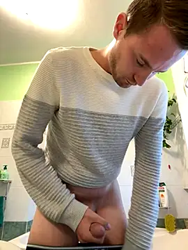 Snapshot of Italy_sex_boy chatting on 10.06.25 Italy sex boy online show from 10.06.25