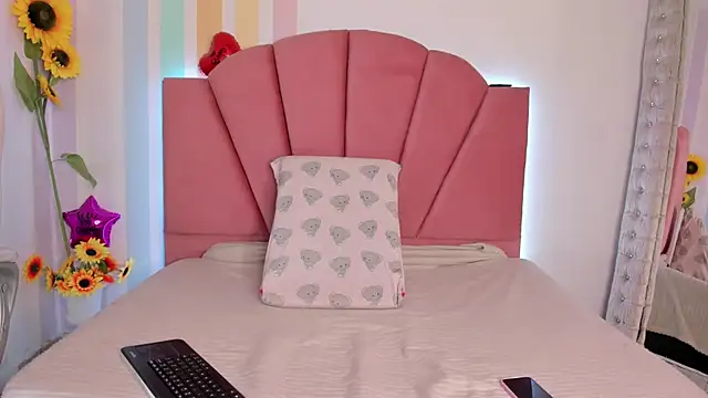 Snapshot of Amy_Bunnie_18 chatting on 10.17.25 Amy Bunnie 18 online show from 10.17.25