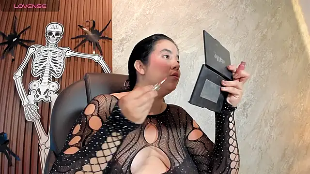  Cris Spicy  online show from 10.28.25