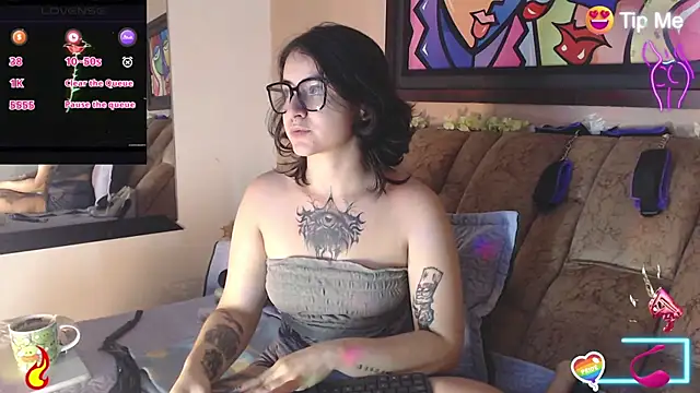 Snapshot of miss_tatta chatting on 10.18.25 miss tatta online show from 10.18.25