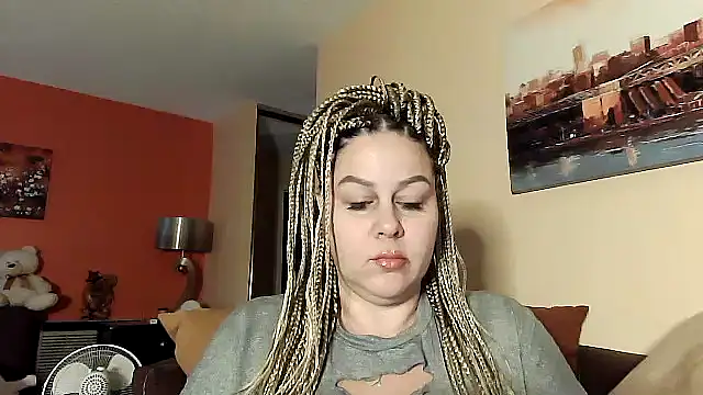 Snapshot of number1slut chatting on 12.03.24 number1slut online show from 12.03.24