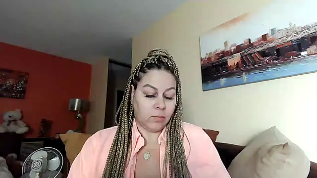 Snapshot of number1slut chatting on 12.16.24 number1slut online show from 12.16.24