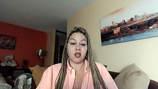 Snapshot of number1slut chatting on 12.16.24 number1slut online show from 12.16.24