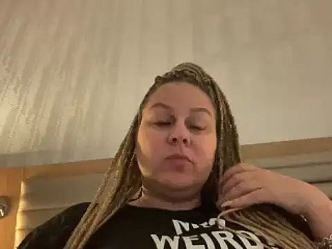 Snapshot of number1slut chatting on 12.21.24 number1slut online show from 12.21.24
