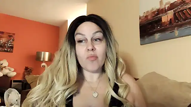 Snapshot of number1slut chatting on 01.14.25 number1slut online show from 01.14.25