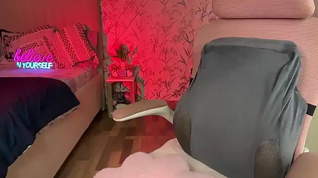 Snapshot of Hot_vibes143 chatting on 05.06.26 Hot vibes143 online show from 05.06.26