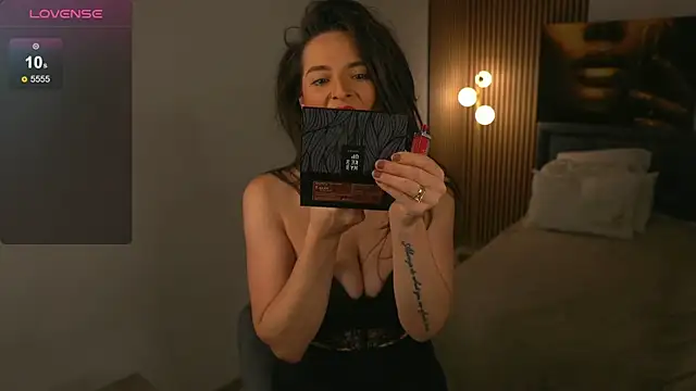 Snapshot of BarbaraXoXoX chatting on 11.27.25 BarbaraXoXoX online show from 11.27.25