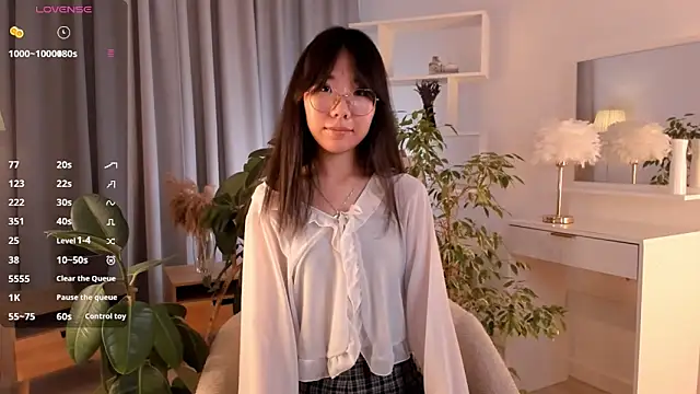 UdelaDodson online show from 10.09.25