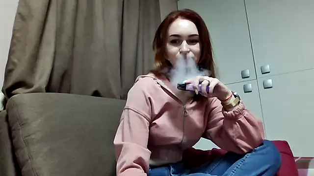 Snapshot of Requellia chatting on 10.04.25 Requellia online show from 10.04.25