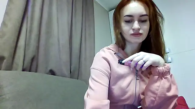 Snapshot of Requellia chatting on 10.05.25 Requellia online show from 10.05.25