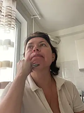 Kiravix online show from 10.13.25