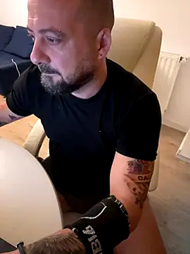 Snapshot of DavidMaros chatting on 09.19.25 DavidMaros online show from 09.19.25