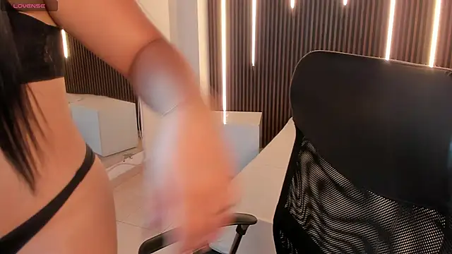 sofiacaramel online show from 11.20.25