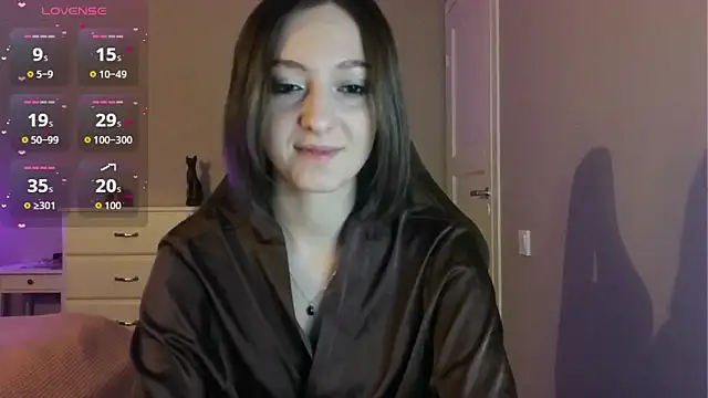 Snapshot of white_liillyy chatting on 05.14.26 white liillyy online show from 05.14.26