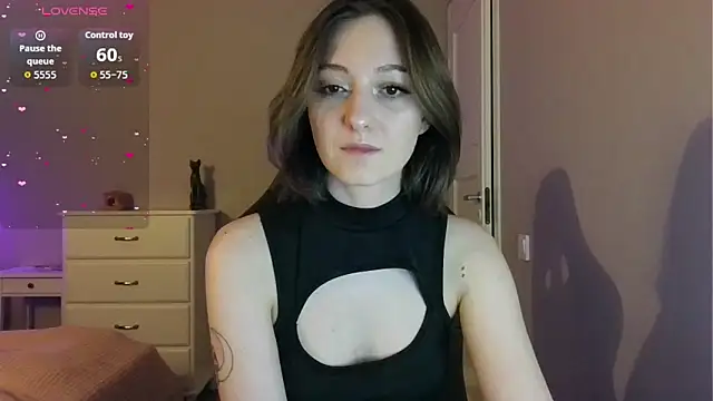 Snapshot of white_liillyy chatting on 05.20.26 white liillyy online show from 05.20.26