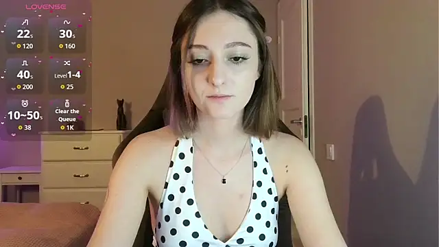 Snapshot of white_liillyy chatting on 06.16.26 white liillyy online show from 06.16.26