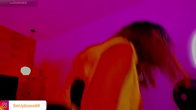 Snapshot of Emily_brown04 chatting on 03.06.26 Emily brown04 online show from 03.06.26