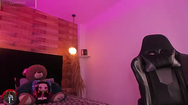 Snapshot of Emily_brown04 chatting on 03.26.26 Emily brown04 online show from 03.26.26