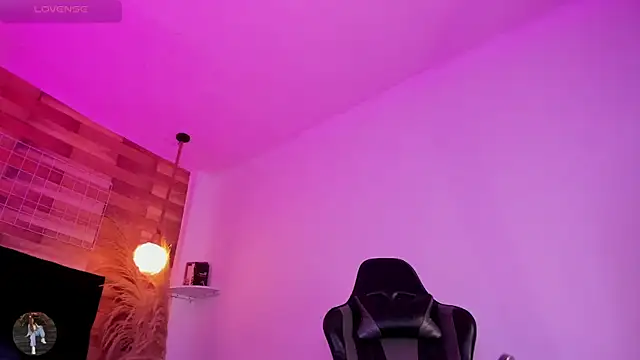 Snapshot of Emily_brown04 chatting on 03.30.26 Emily brown04 online show from 03.30.26