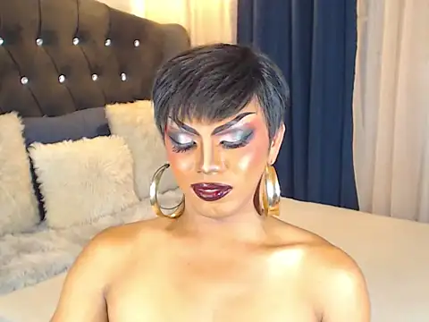 Snapshot of SmokingDomDiva chatting on 10.28.25 SmokingDomDiva online show from 10.28.25