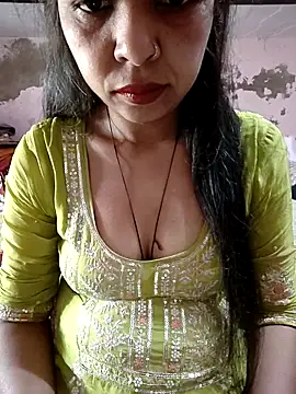 Snapshot of Paakhi-Singh chatting on 12.22.25 Paakhi-Singh online show from 12.22.25