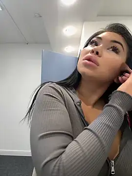 Mia stepMOM online show from 10.21.25