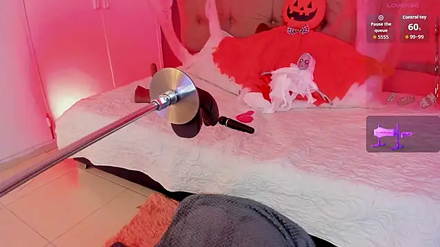 Karol Pagee online show from 10.17.25