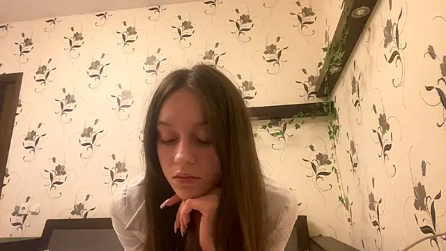 Snapshot of AshleyEady chatting on 09.22.25 AshleyEady online show from 09.22.25