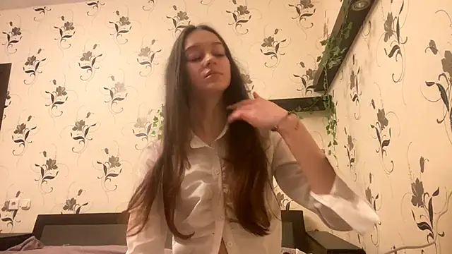 Snapshot of AshleyEady chatting on 09.25.25 AshleyEady online show from 09.25.25