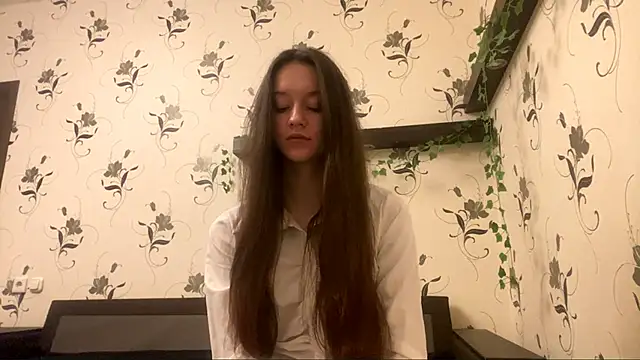 Snapshot of AshleyEady chatting on 10.15.25 AshleyEady online show from 10.15.25